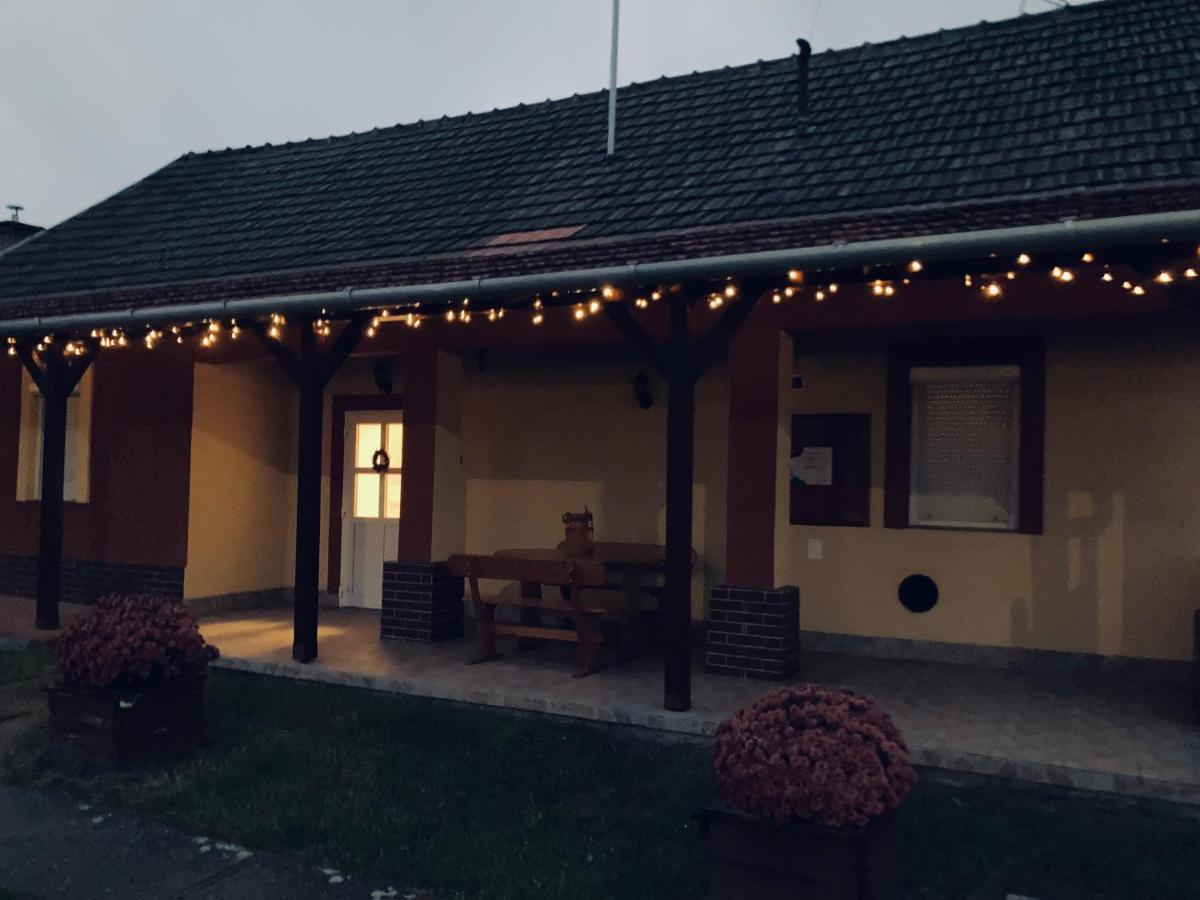 Apartmán Tiszavirag Vendeghaz Tiszacsege Exteriér fotografie